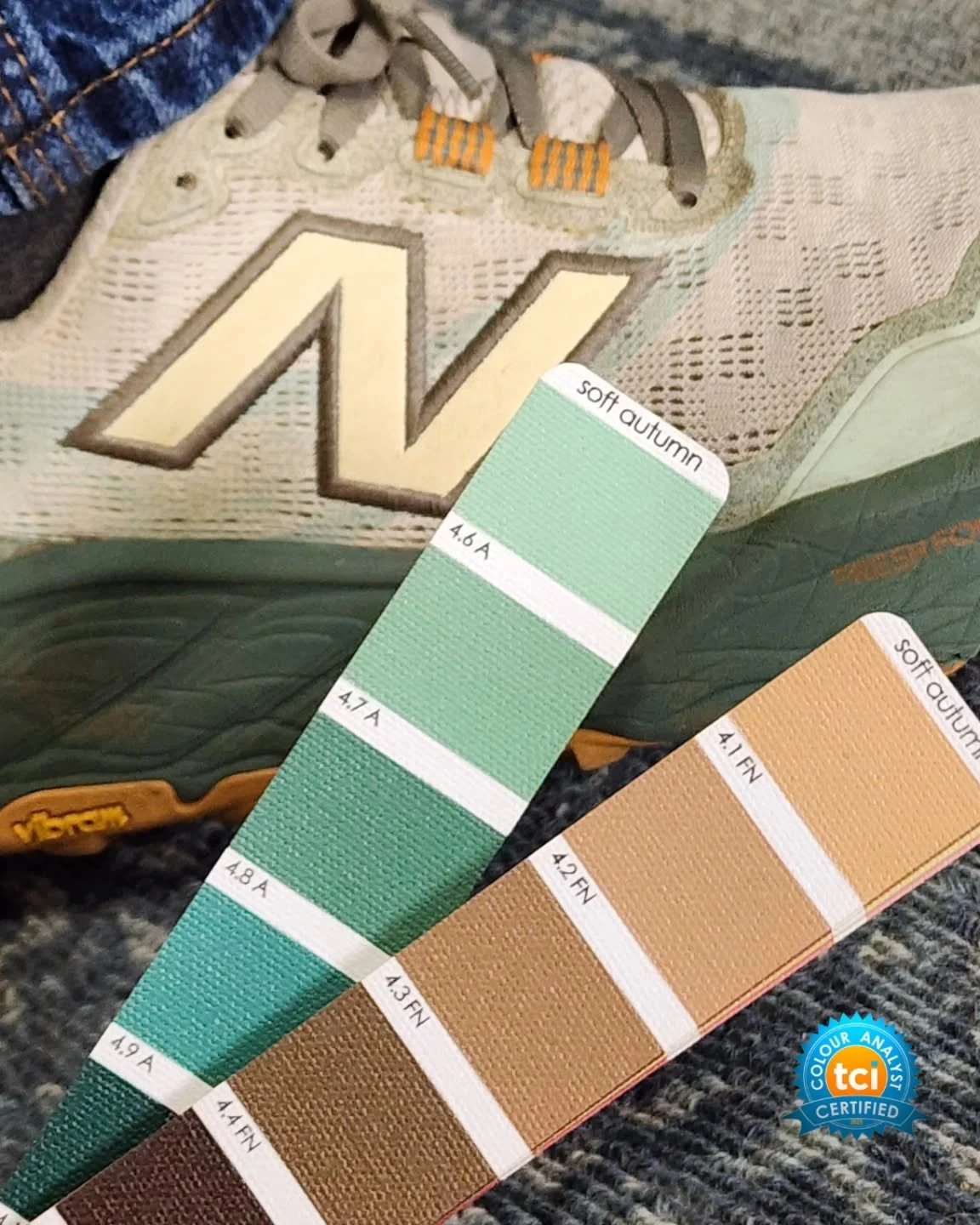 This client came in wearing these awesome New Balances that ended up being a perfect match to her Soft Autumn Palette! 👏