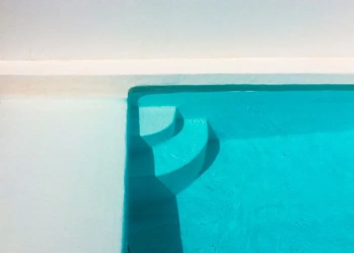 Swimmingpool Ecke mit Treppe