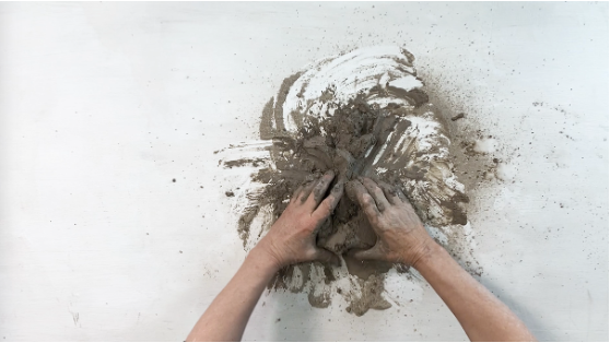 Serie “Encuentros”-“Mesa de trabajo”
Stills del Video
2022
