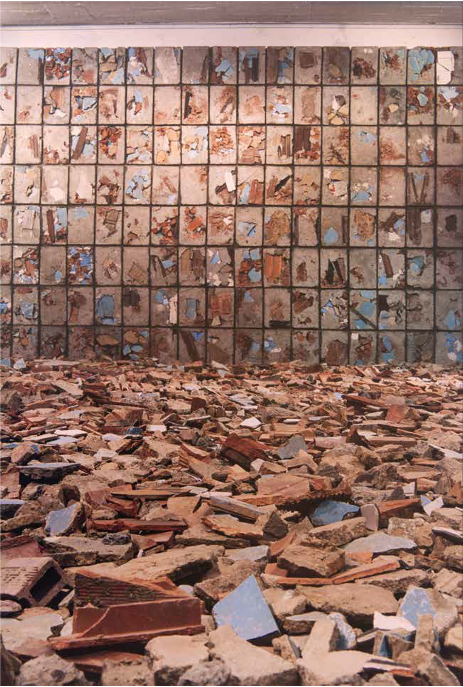 “El reino de este mundo”
Imagen de la instalación, Museo de Arte Moderno de Bogotá  2000
Impresión digital giclée sobre papel de algodón
100x67 cm.
