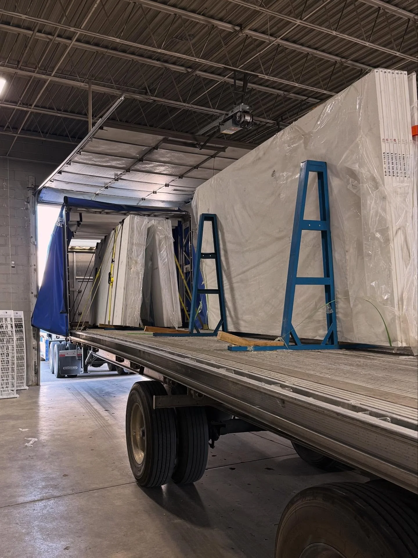 New arrivals just keep getting better! Our latest addition, Taj Ivory Supreme, is a game-changer. This through-body printed Quartz boasts a creamy, warm aesthetic that's in high demand. Swing by our showroom to see it for yourself!