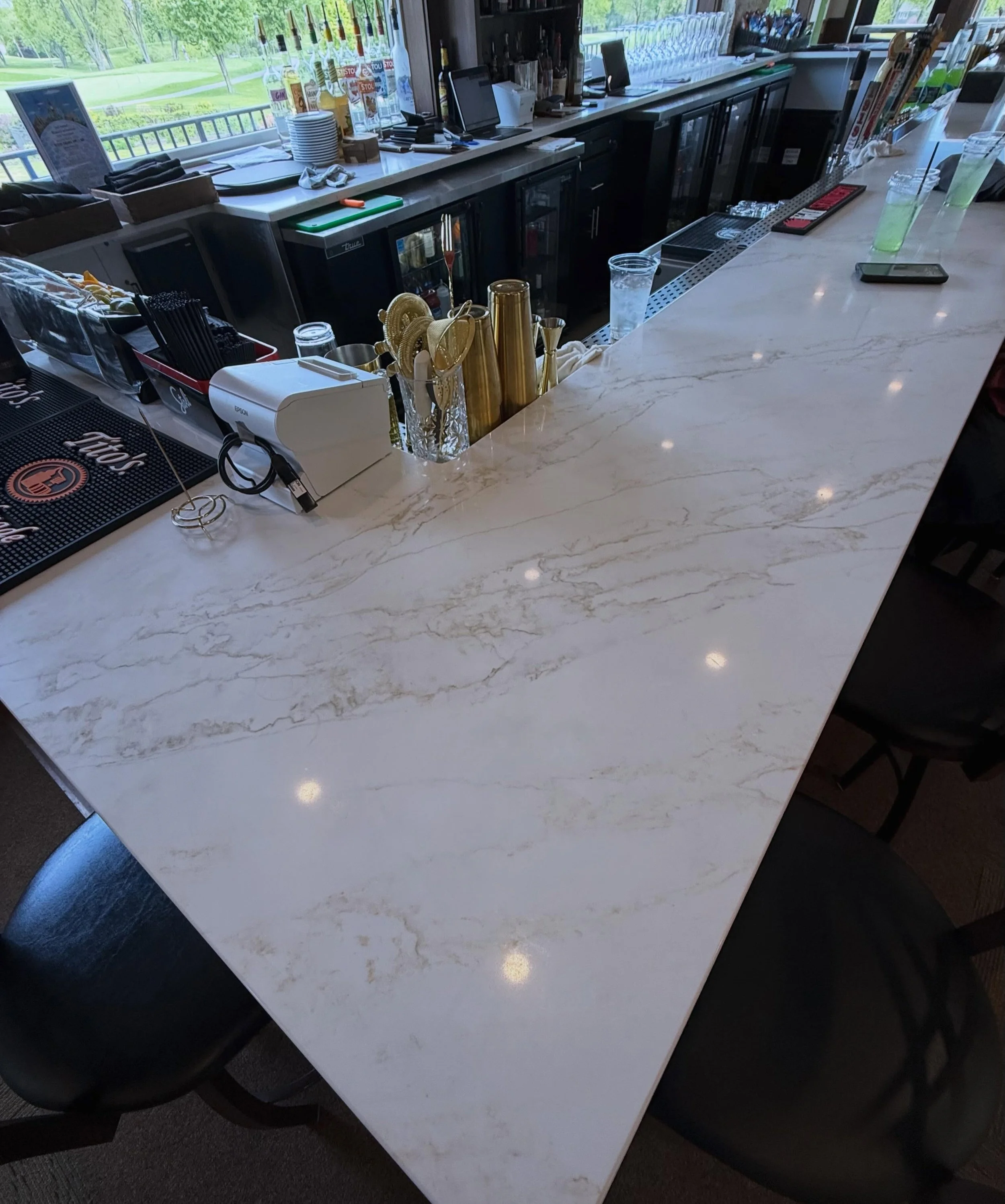 A big thanks to Stillwater Country Club for choosing our Calacatta Bellezza Quartz for their bar remodel. Another beautiful install by @distinctivestoneinteriors