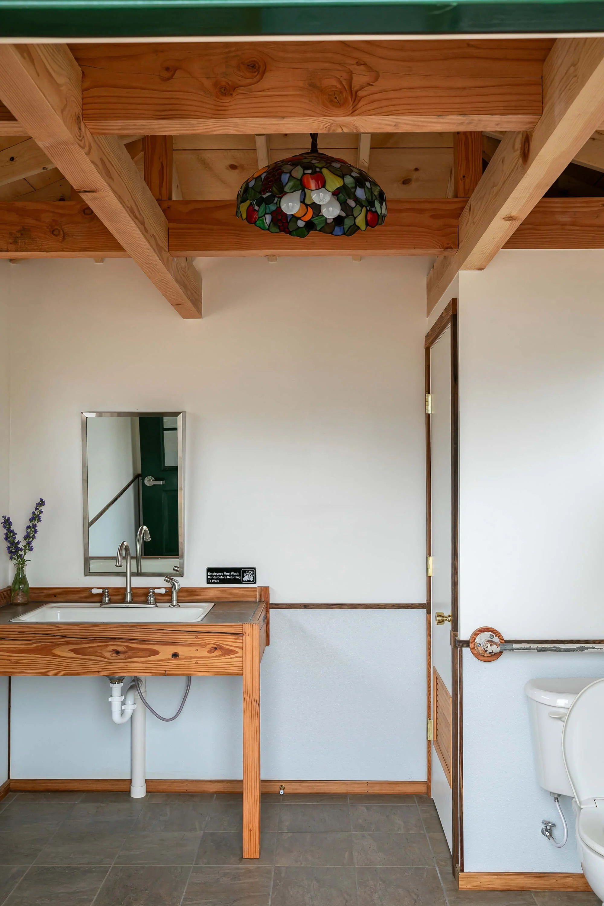 22 IGI Bathroom (2).jpg