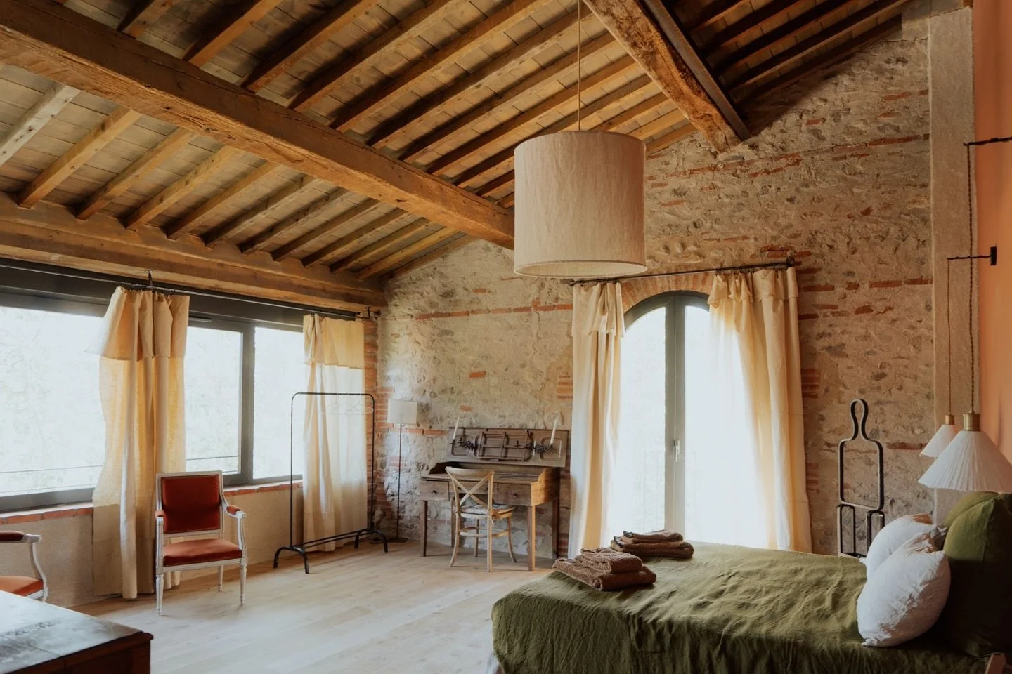 Petit aper&ccedil;u d&rsquo;une des chambres qui vous attendent pendant votre s&eacute;jour de l&rsquo;Atelier Milou ❤️