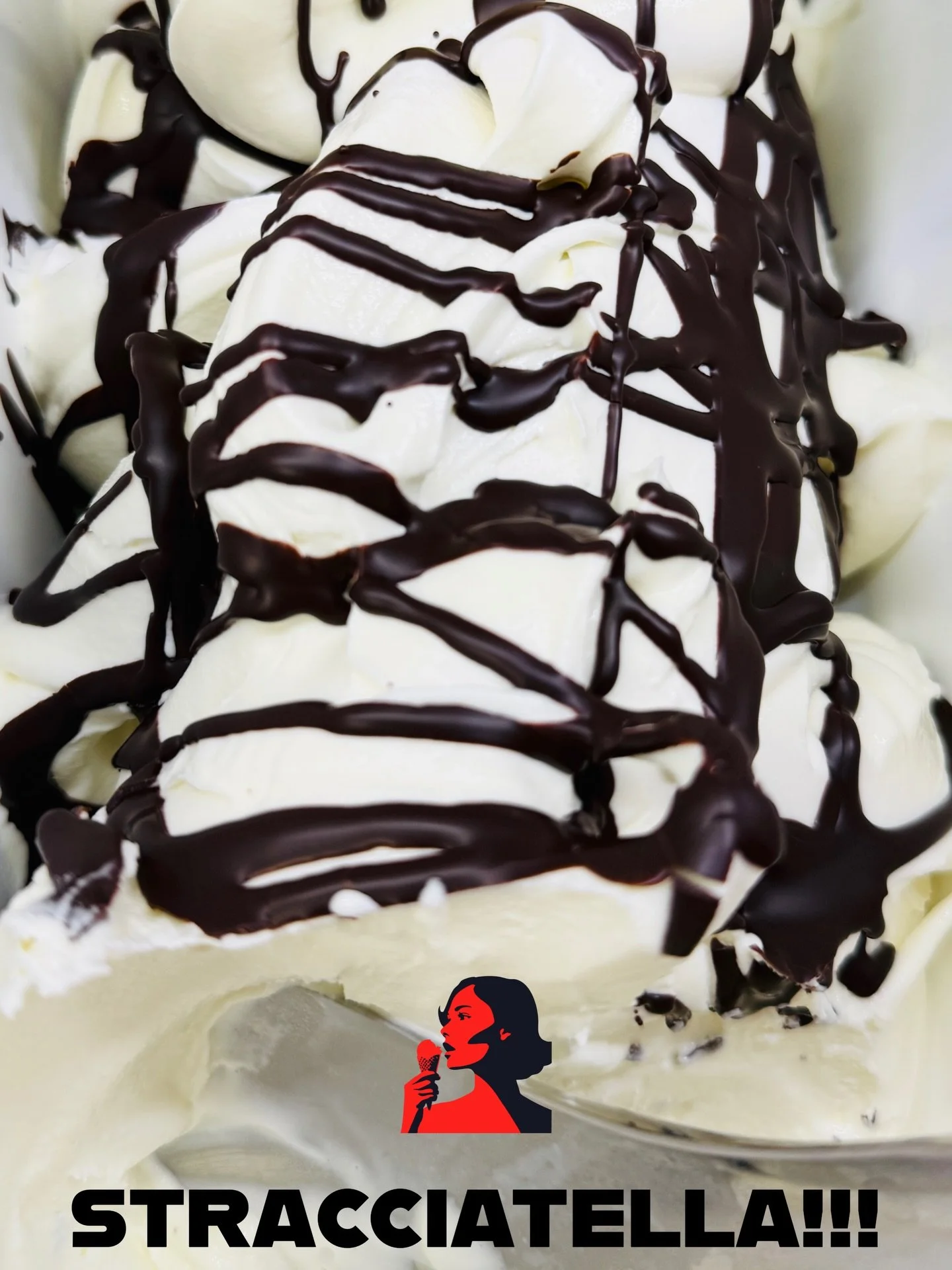 Freshly made pillowy Fiordilatte with crunchy chocolate shards, it can only be STRACCIATELLA!!!!......available from 11am! ❤️

#madeinsalcombe #italiangelato #therealdeal #delicious #salcombe