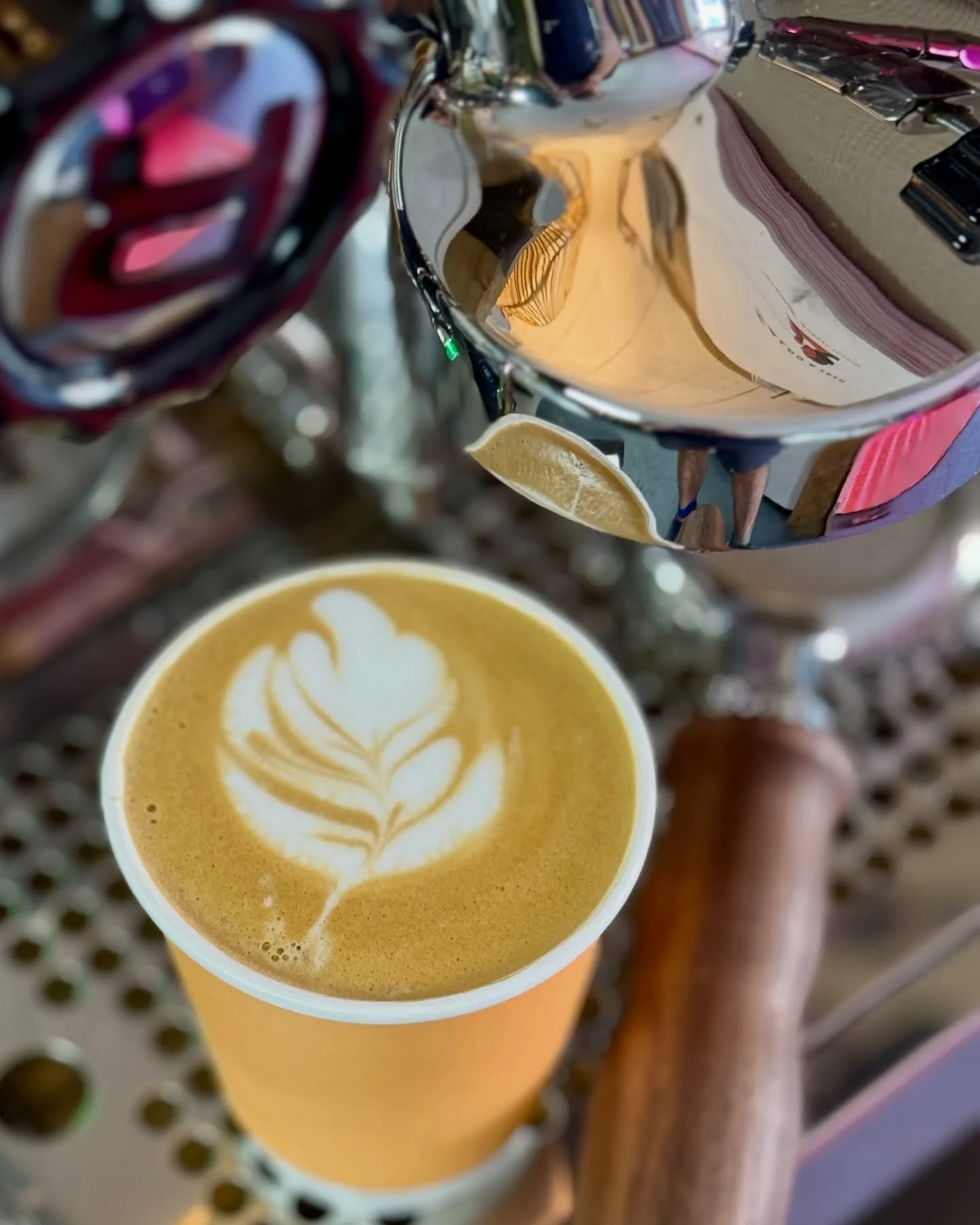 As well as artisan gelato made here in the shop in Salcombe, we can now offer you artisan coffee from @yourexhale who claim 1 cup of their coffee is the equivalent to 1.8kg of blueberries! ....which is a lot of blueberries!🫐🫐🫐 

Apart from being p