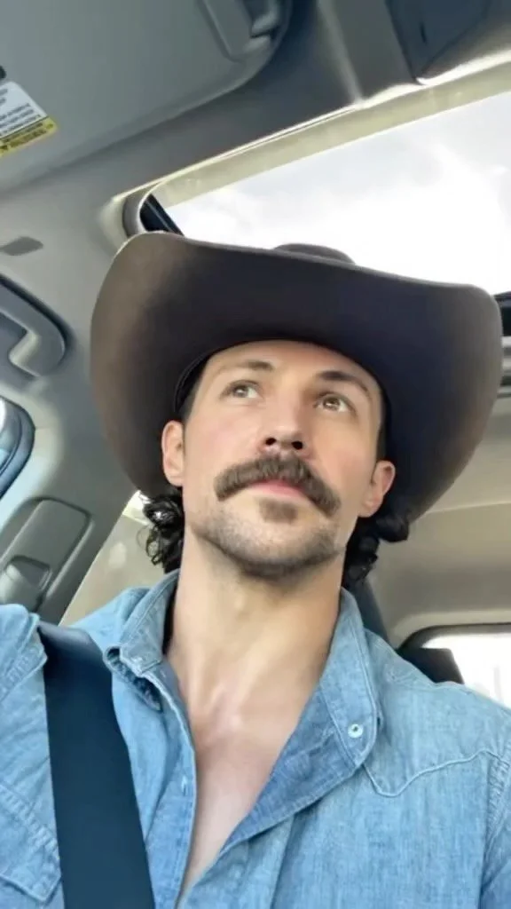 He’s a 7 million dollar cannoli piper 🤠🐂
•
•
•
•
•
#nashville #nashvillewedding #cannolis #cannoli #cowboy #cowboycannolis #nashvilleevents #nashvilleweddings #nashvilletn #fyp #fypage #fypageシ #fypシ #reels #rileygree