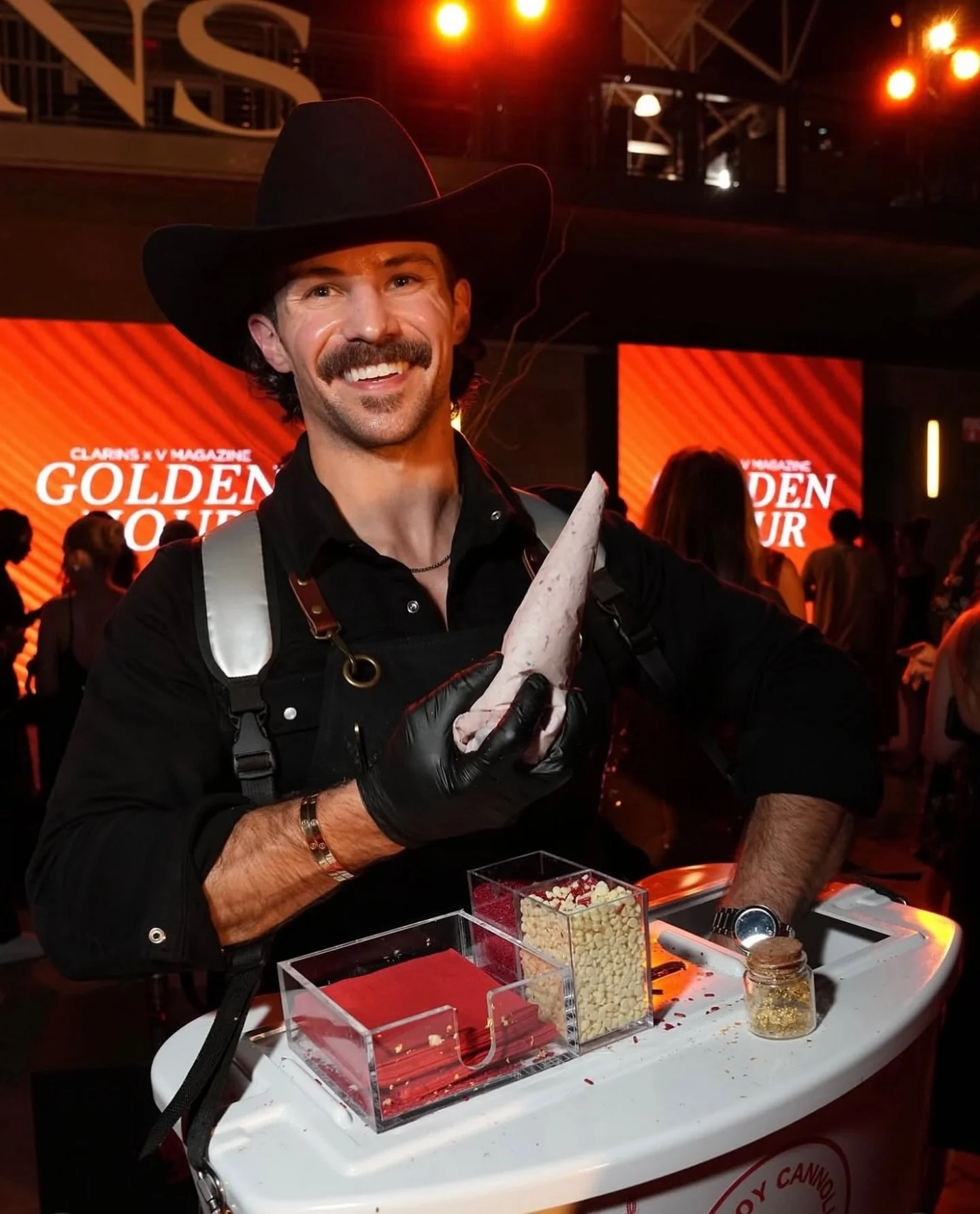 Had a great time with y’all at the @clarinsusa x @vmagazine event for @f1 weekend!! 🤌🤠♥️
•
•
•
•
•
#nashville #f1weekend #clarinsskincare #cannoli #cowboy #cowboycannolis #f1 #austintx #nashvilletn #fyp #fypage