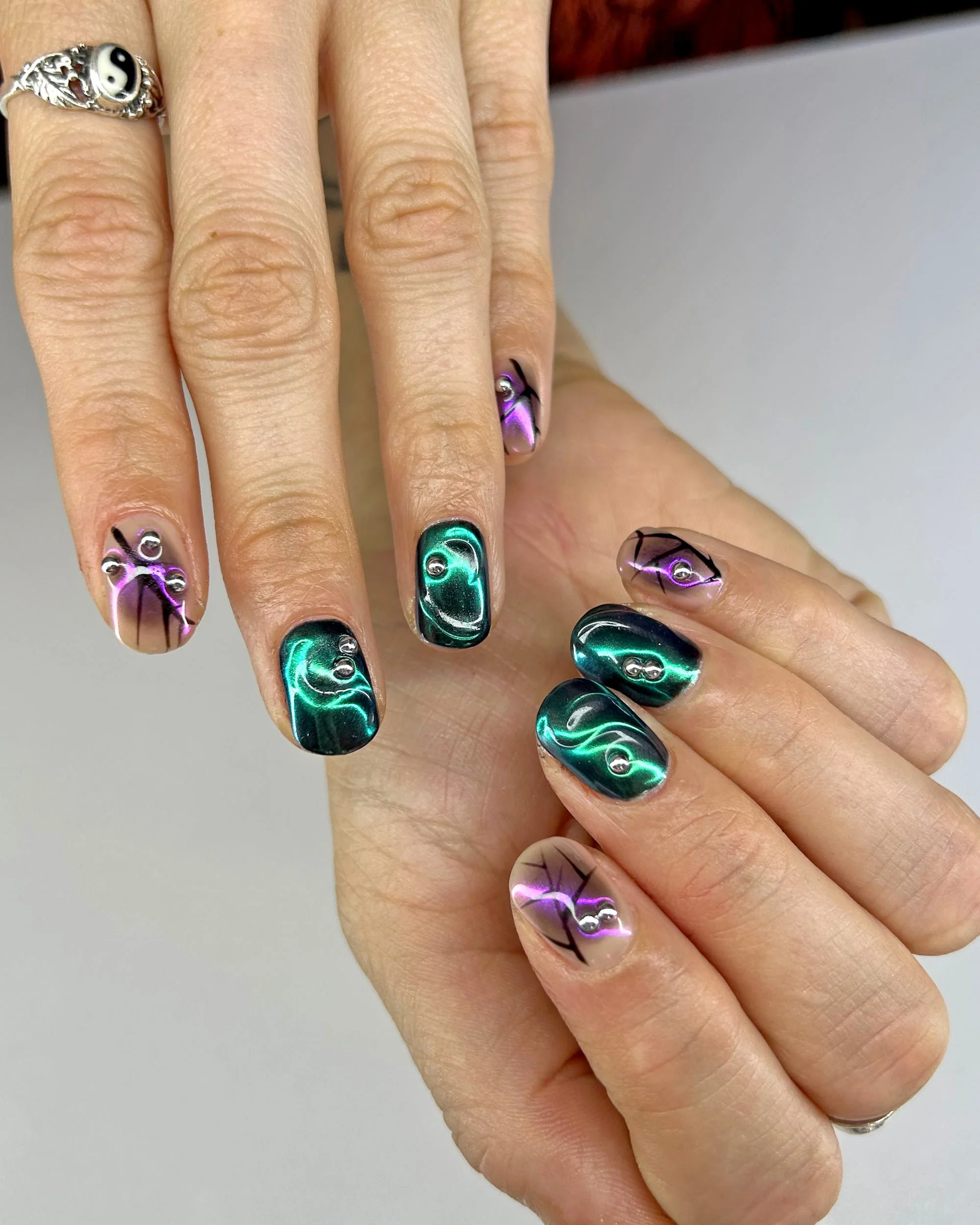 Iridescent-and-green-chrome-nails-with-texture-and-nail-art.jpg