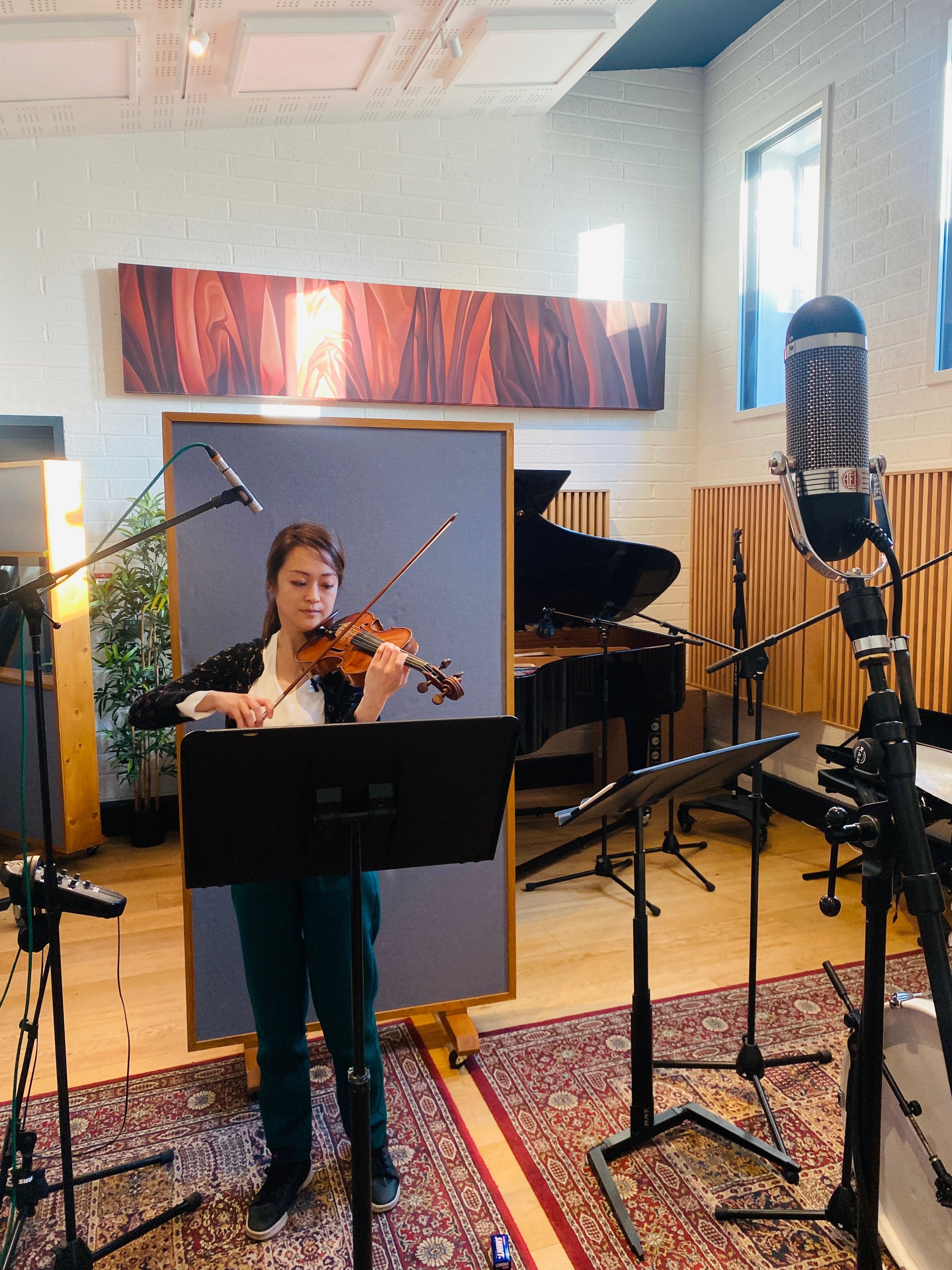 Midori_recording_in_studio_.jpg