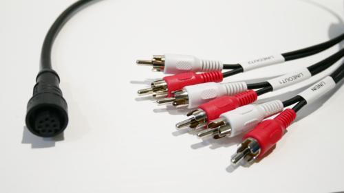 Q2_Audio_RCA_cable_close_up_m.png
