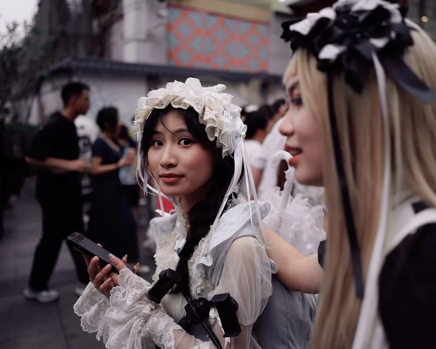 Unscripted. Misc. Urban Youth candids | China, May 25.
.
.
.
#leicaq3 #leicaphotography #leicacamera #leicastreetphotography #streetmacadam #streetclassics #timeless_streets #spicollective
#street_me_up #hongkong #shanghai #guangzhou #hangzhou #ourst