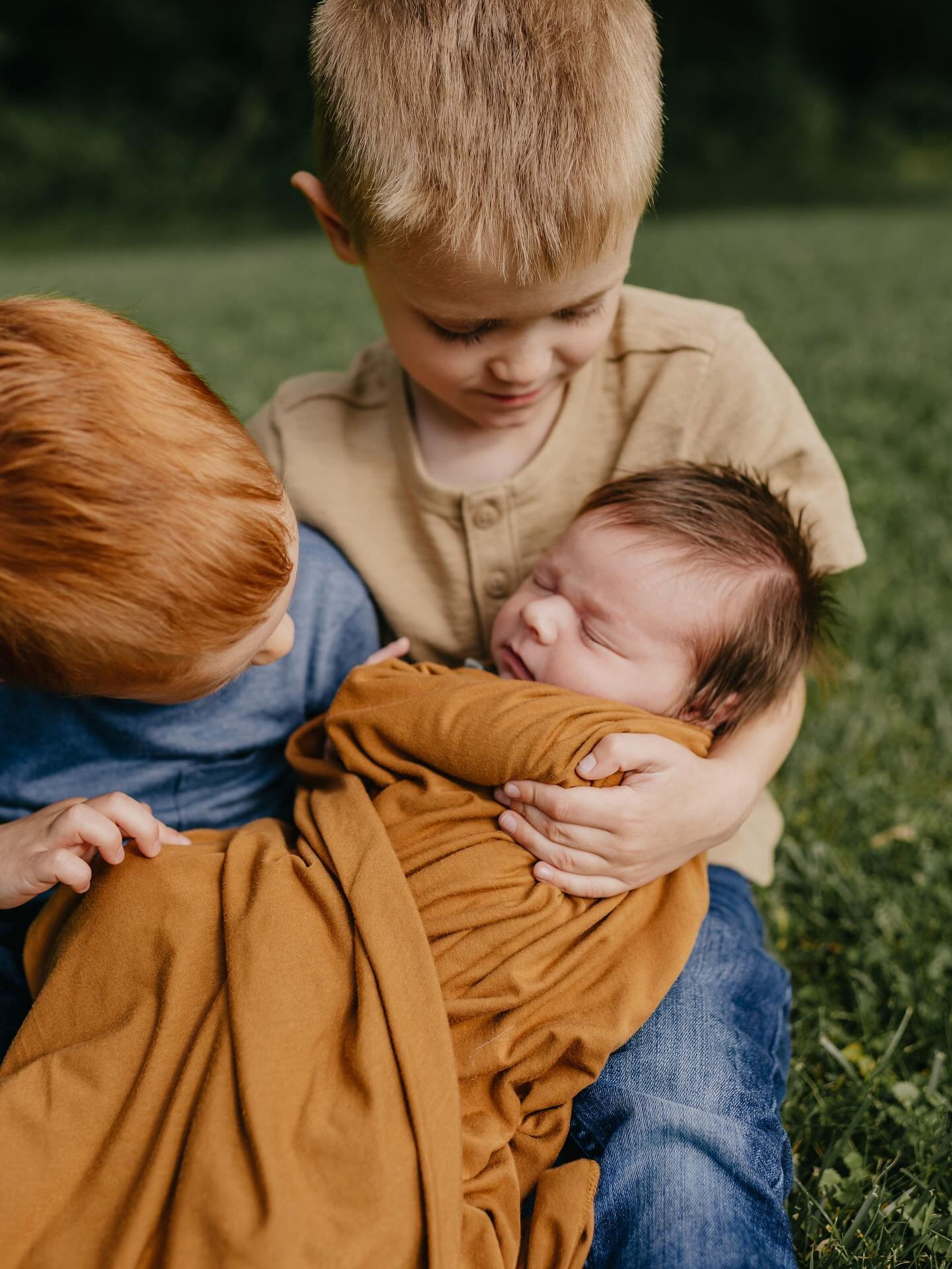 Tate makes three 💛
I&rsquo;ve known Meghan since college and have photographed each of her boys as newborns. It&rsquo;s the biggest honor to be invited back again and again to document a growing family.

There&rsquo;s a special kind of chaos that co