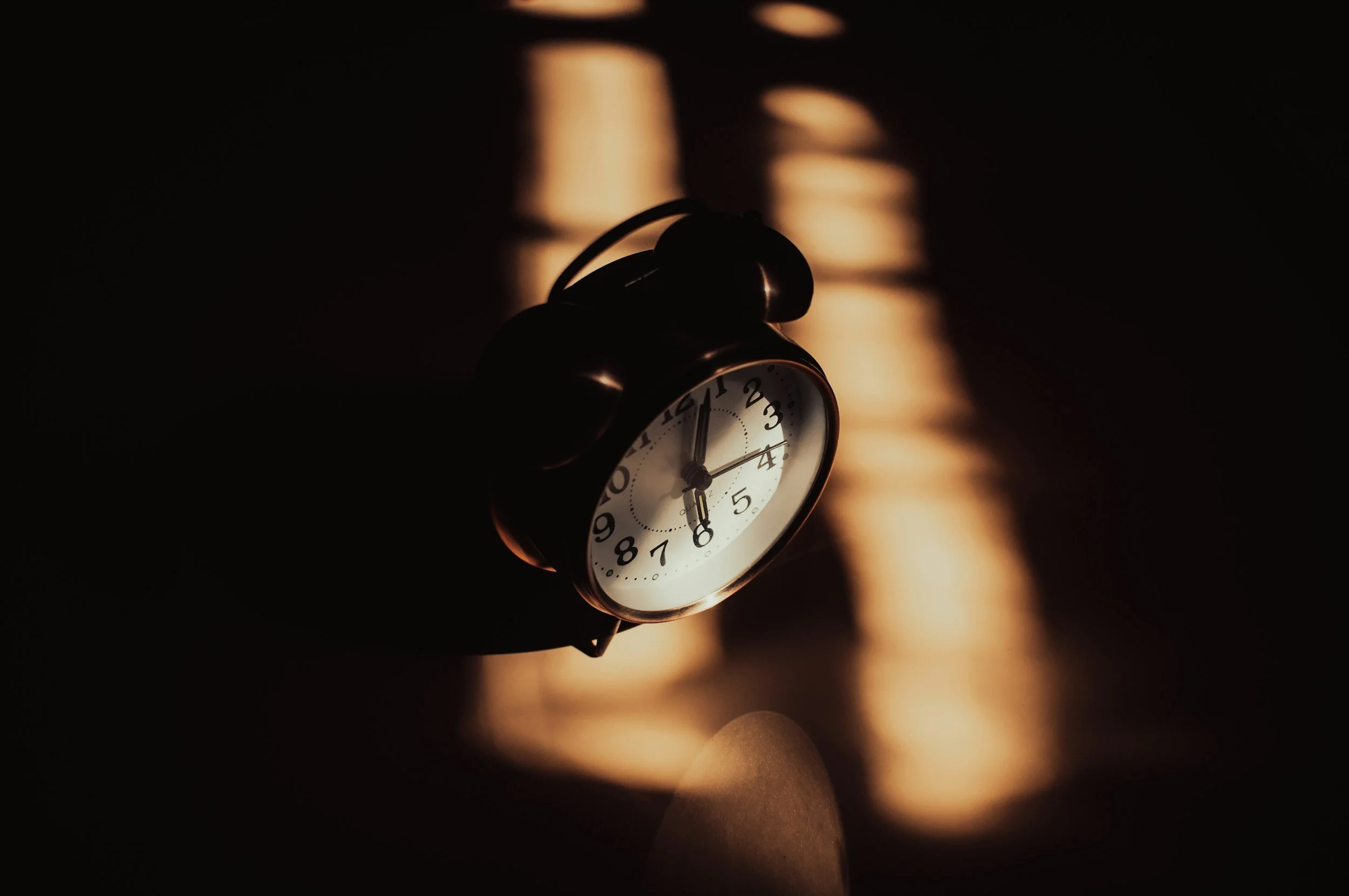 7 Signs Your Circadian Rhythm Is Off — And How to Reset It Naturally