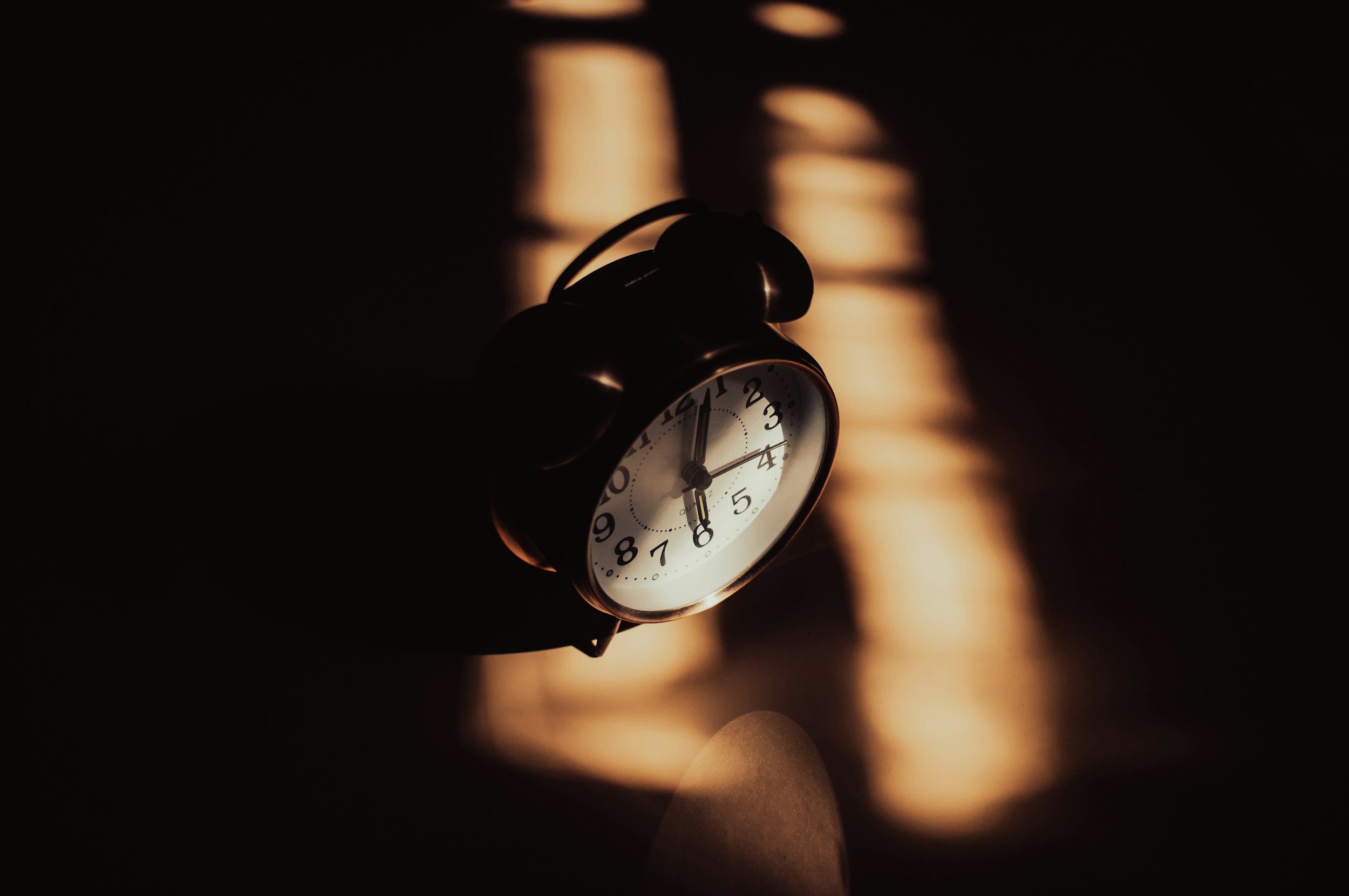 7 Signs Your Circadian Rhythm Is Off — And How to Reset It Naturally