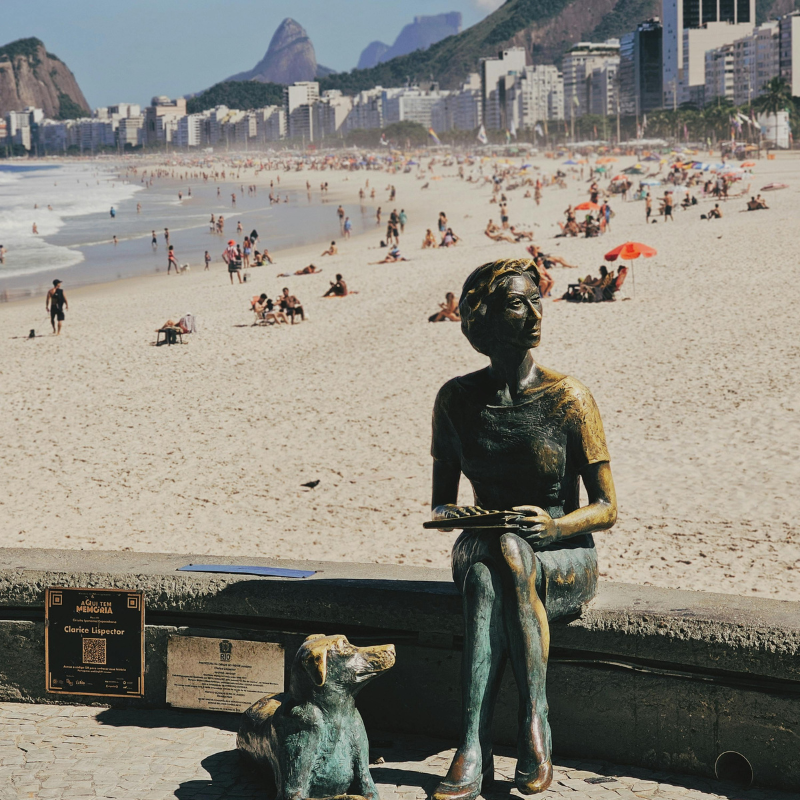 Copacabana statue.png