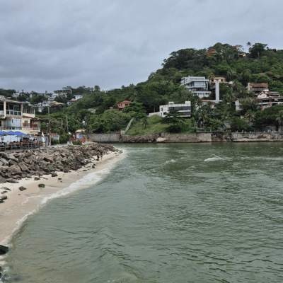Small strech of sand of Praia dos Amores.png