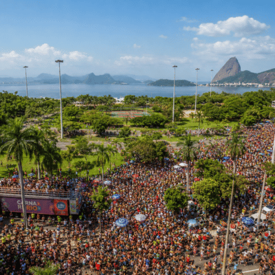 Carnival bloco at Aterro do Flamengo.png