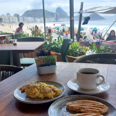 Beach kiosk Rio de Janeiro.png