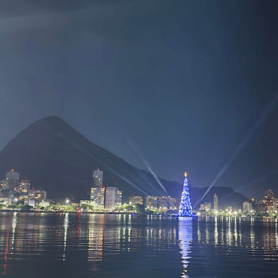 Lagoa Rodrigo de Freitas Christmas tree.png