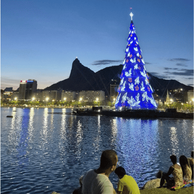 Christmas floating tree at Botafogo.png