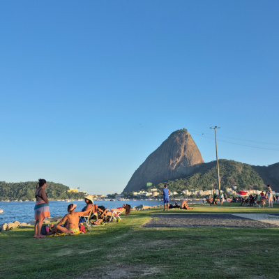 Afternoon waiting sunset at Aterro do Flamengo.png