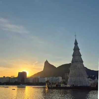 Sunset and floating Christmas tree in Botafogo, Rio de janeiro.jpg