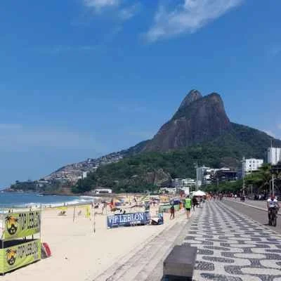 Leblon Beach and promenade.jpg