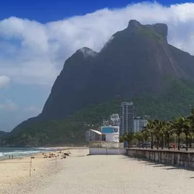 São Conrado beach.jpg