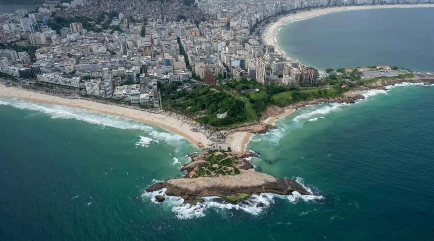 Aerial view of Ipanema and Arpoador rocks