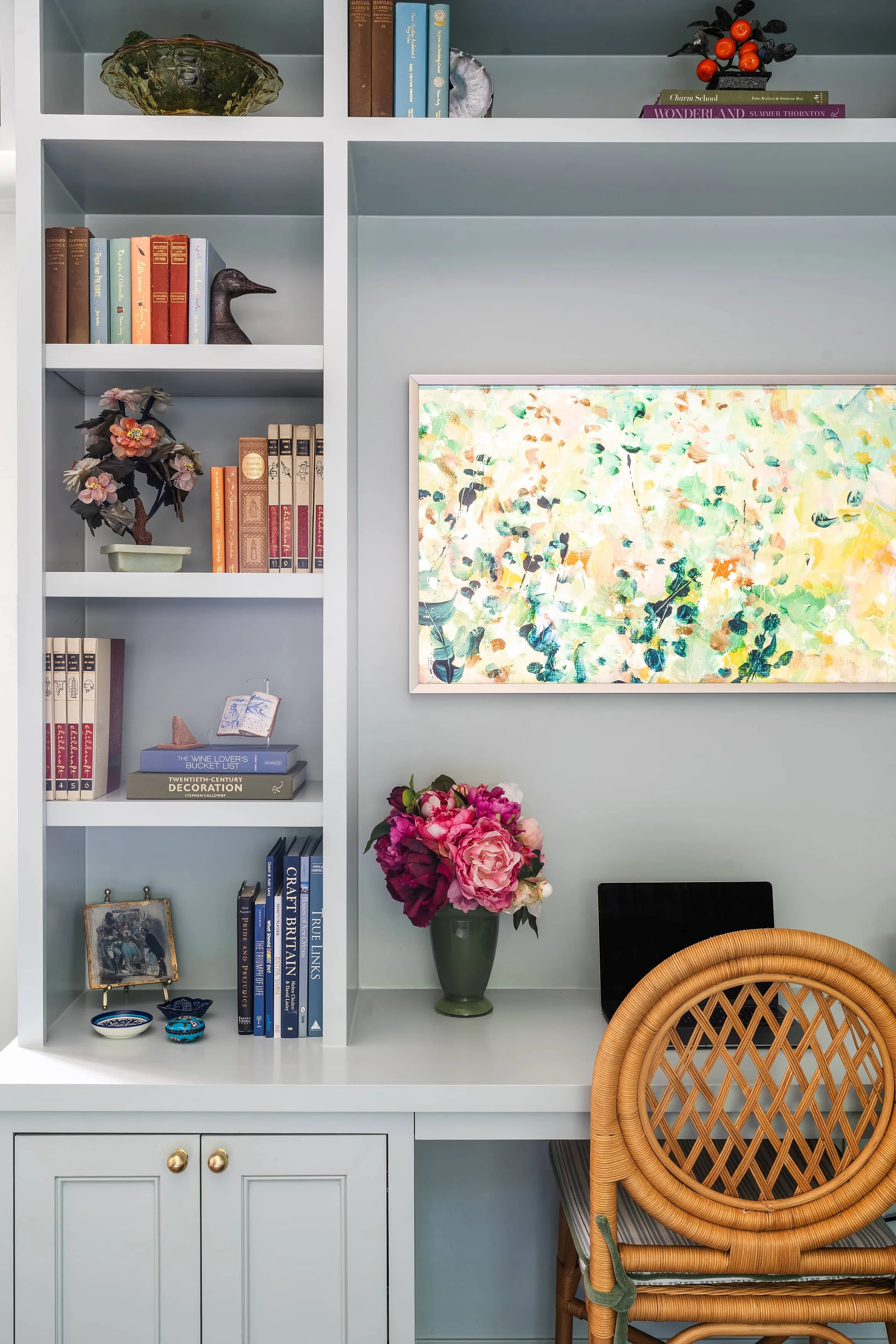 Putterman Bedroom Builtin Zoomed in to Shelf Styling DETAIL.jpg