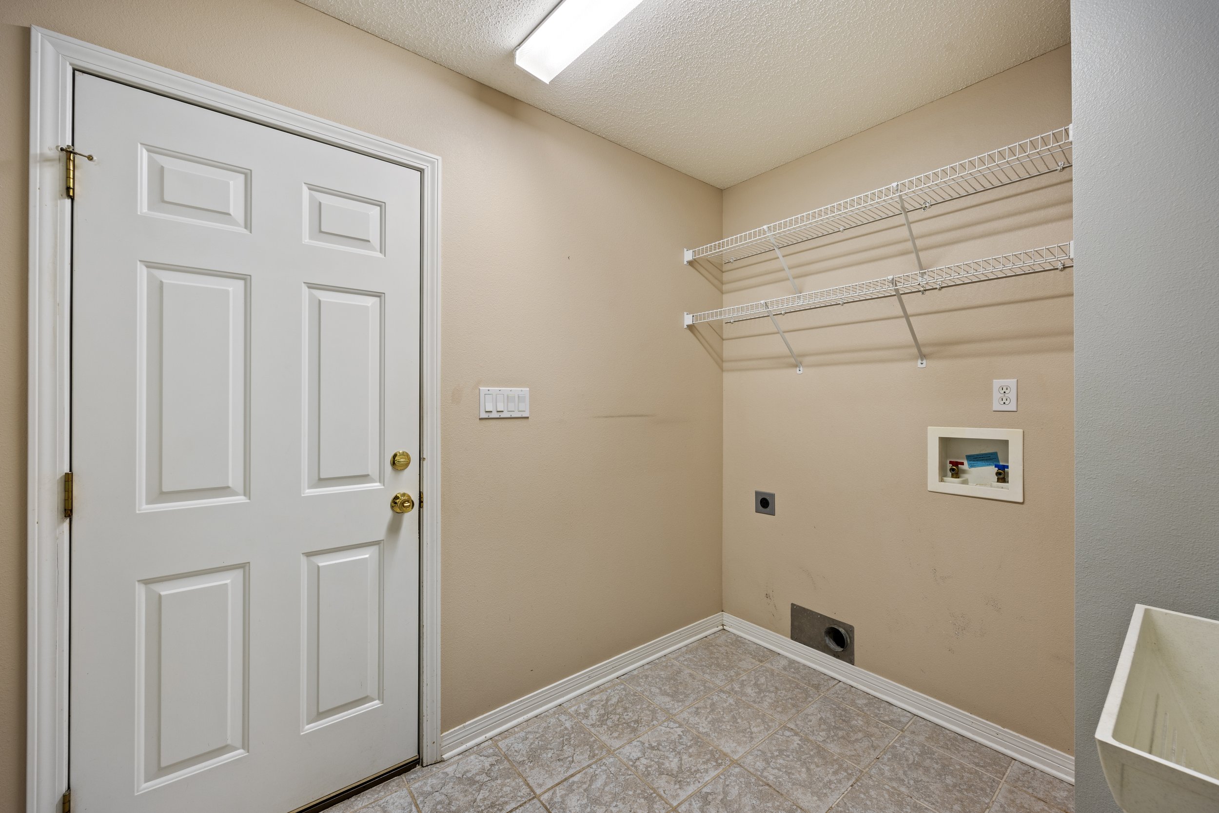 3656 Sawmill Circle76.jpg
