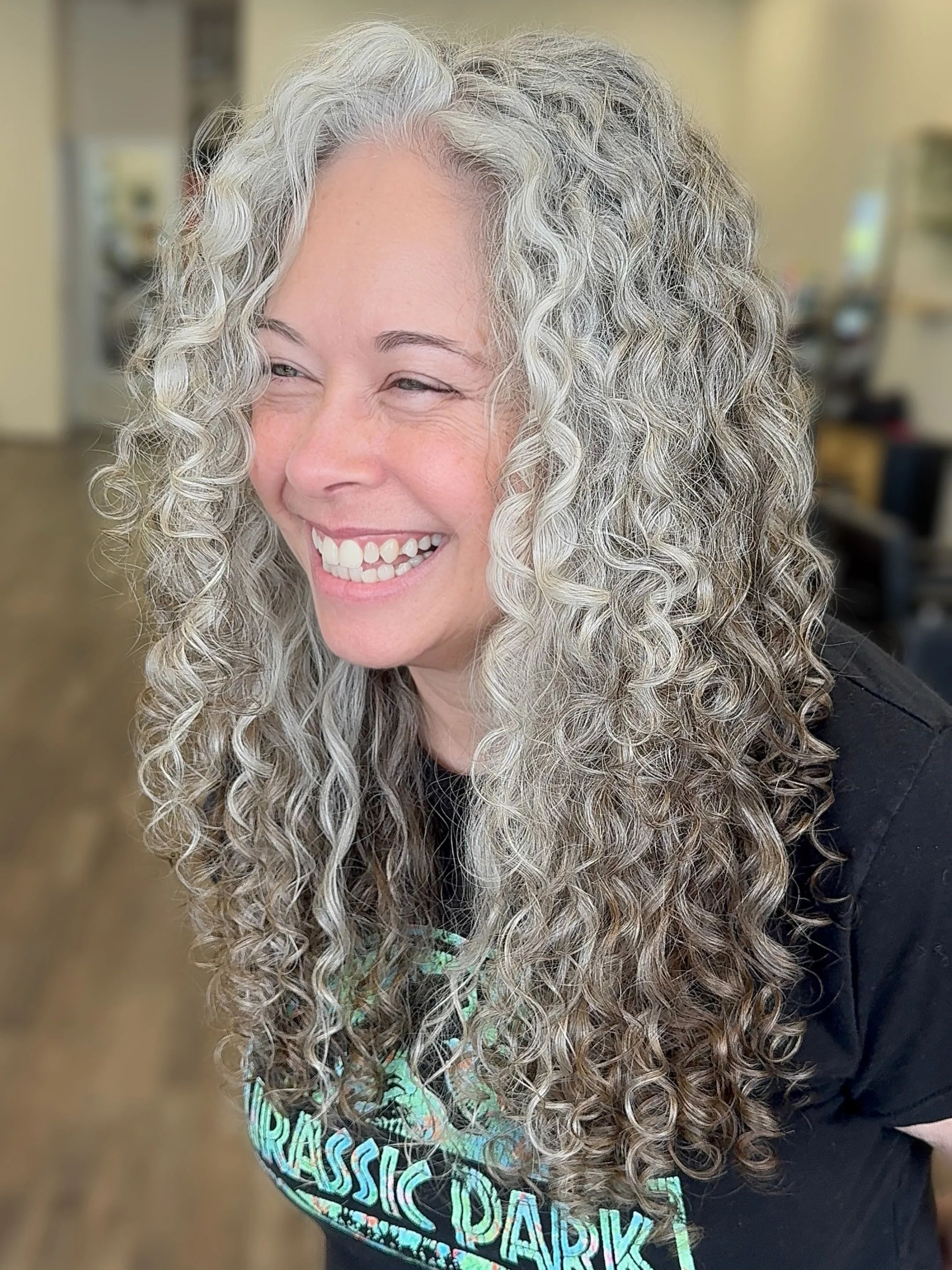 Came in cute... 
left absolutely unstoppable ✂️❤️&zwj;🔥😍
This curly cut transformation is EVERYTHINGGG.

⭐️This Springfield area client came to me needing a complete refresh on the shape and condition of her fine curly hair. She wanted a rounded vo