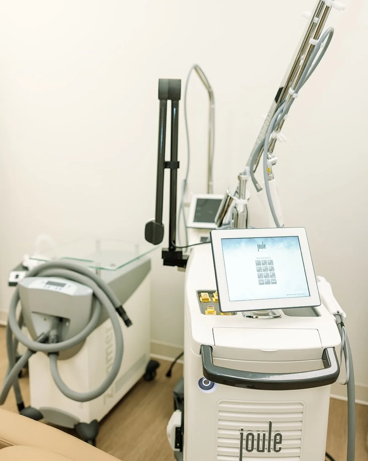 Summer is closer than you think ☀️ If you grabbed one of our laser packages, this is your sign to start using it now. Treatments like BBL + Moxi work best in a series, and giving your skin time to heal and build collagen means you&rsquo;ll head into 