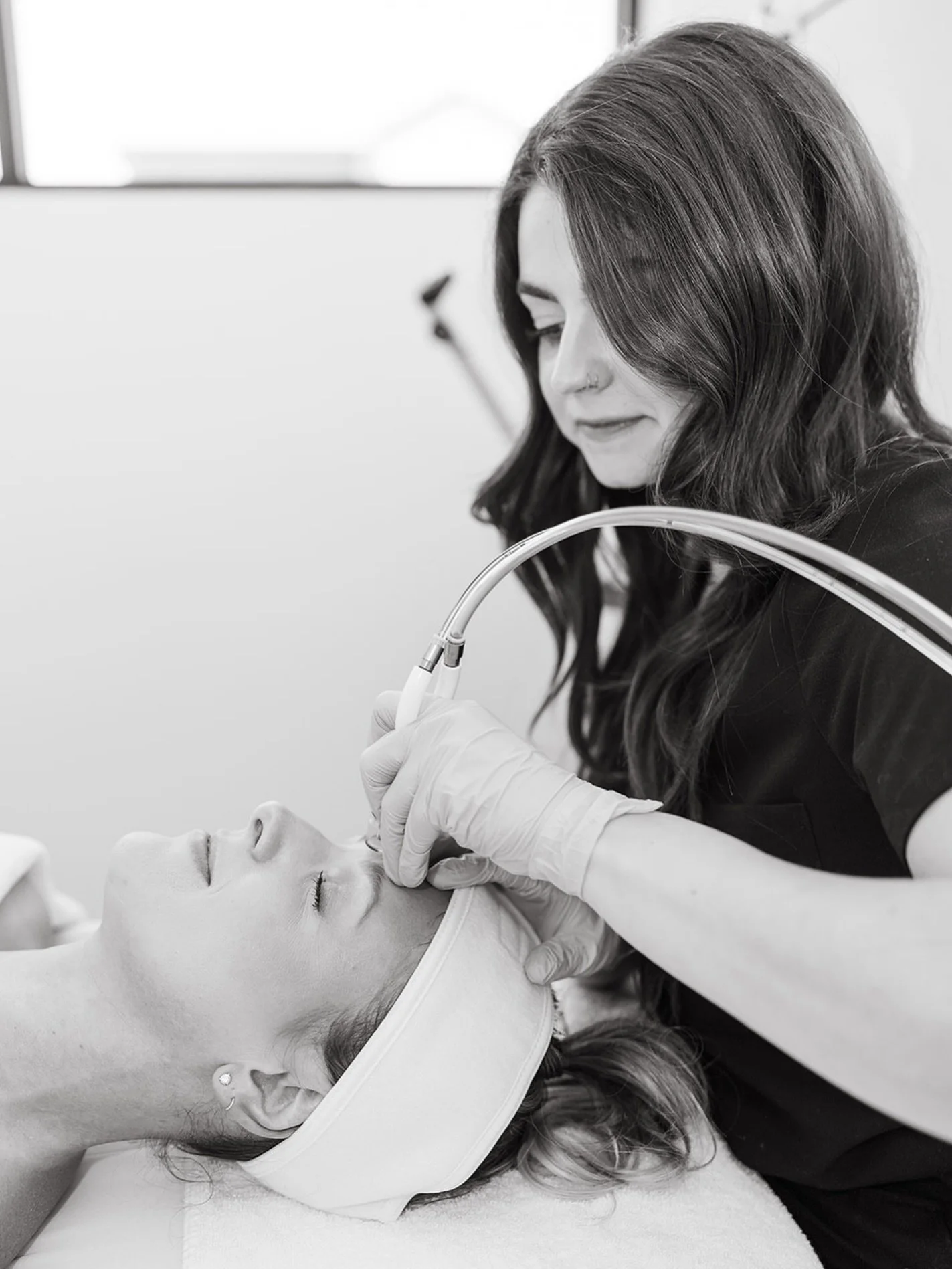 First time trying a Diamond Glow? This is your sign. Enjoy $30 OFF your DiamondGlow when you&rsquo;re new in Alle! Just scan in clinic to redeem and let your glow-up begin✨