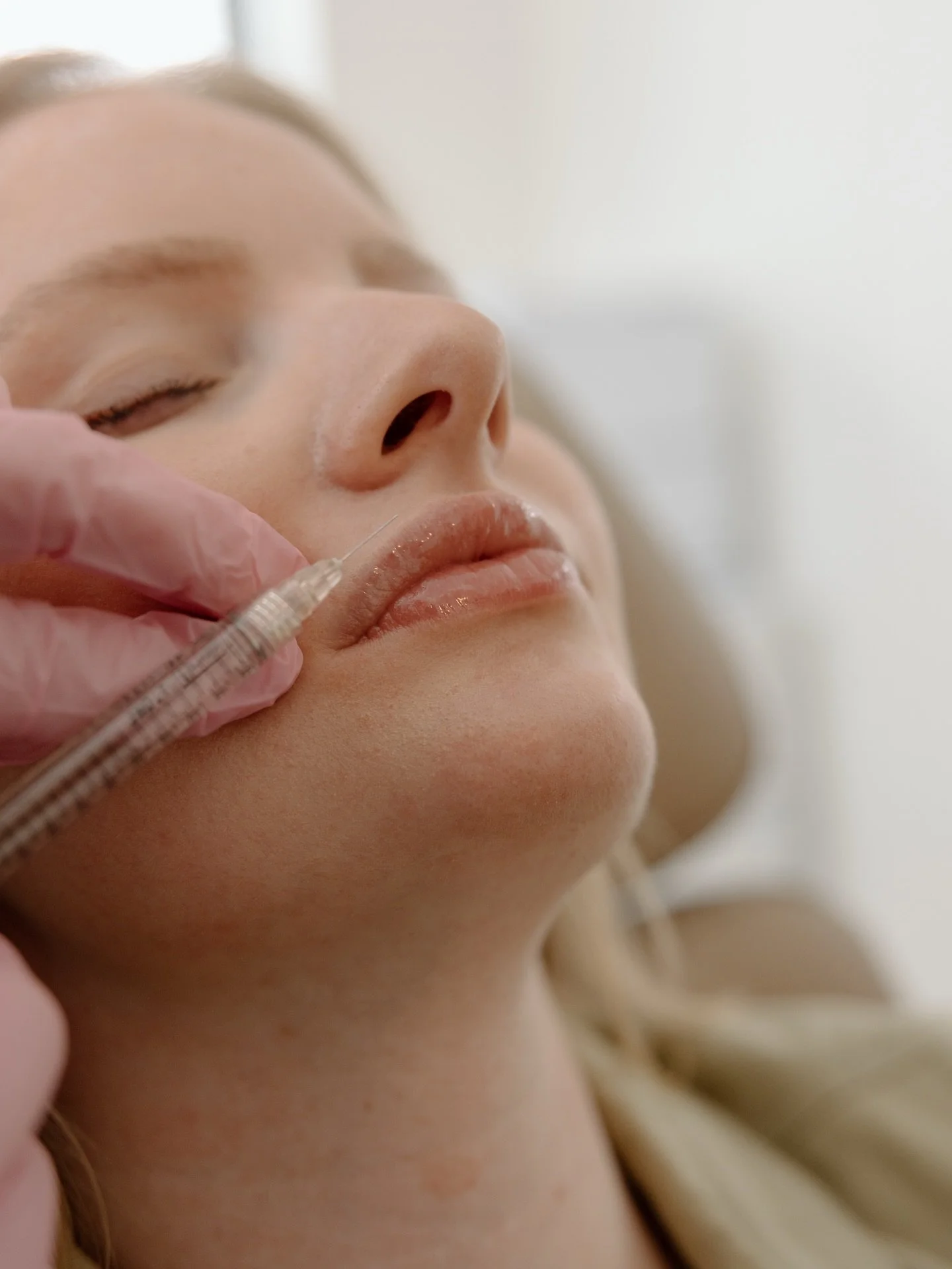 Last call for our $400 Mini Lip 💋 Filler needs 2&ndash;3 weeks to fully settle + look its best&hellip; which means if you want that perfect, soft, graduation glow, now is the time. Don&rsquo;t wait until the last minute and wish you would&rsquo;ve d