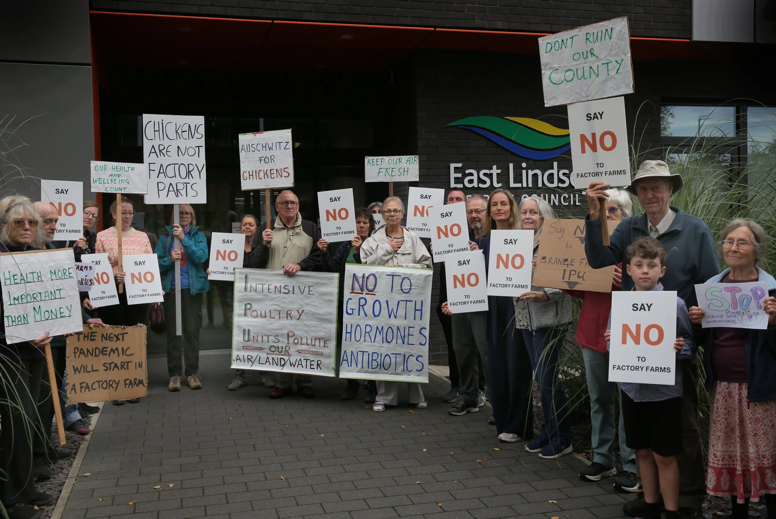 ‘Horrifying’: Intensive Chicken Farm That Will Confine 1.35 Million Chickens a Year Approved in East Lindsey