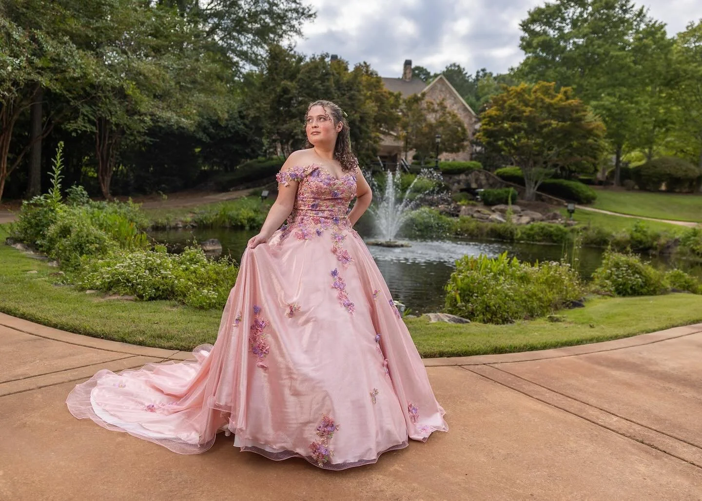 ✨Paulina&rsquo;s Sweet Quince was nothing short of magical!✨ 
The day began with a heartfelt ceremony, followed by an unforgettable celebration at Glendalough Manor. With a beautiful butterfly theme and shades of pink, Paulina&rsquo;s elegant gown sp