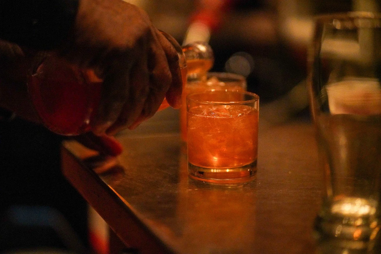 Good company. Great cocktails. Even better memories at Glendalough Manor 🥃 #Bourbon #GlendaloughManor #WeddingVenue