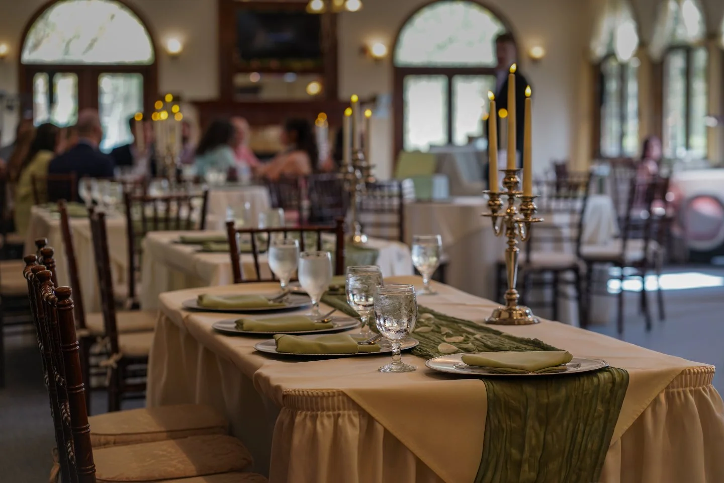 Subtle light, classic details, and a setting designed for unforgettable evenings at Glendalough Manor. 🕯️#GlendaloughManor #WeddingVenue