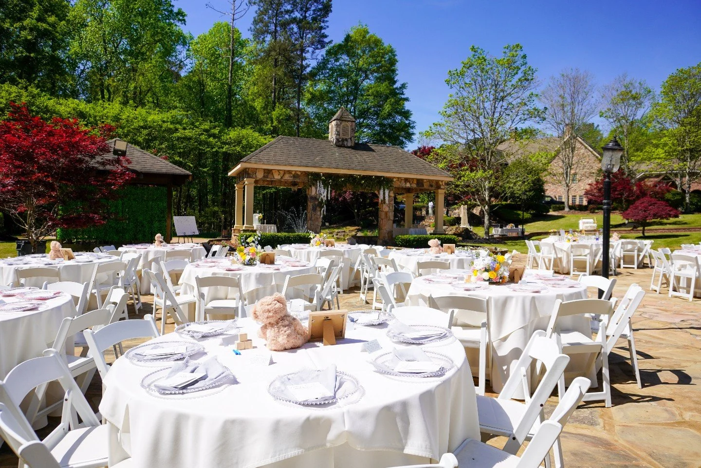 Beautiful weather, garden views, and moments to remember at Glendalough Manor. 🌷
#GlendaloughManor #OutdoorVenue #WeddingVenue
