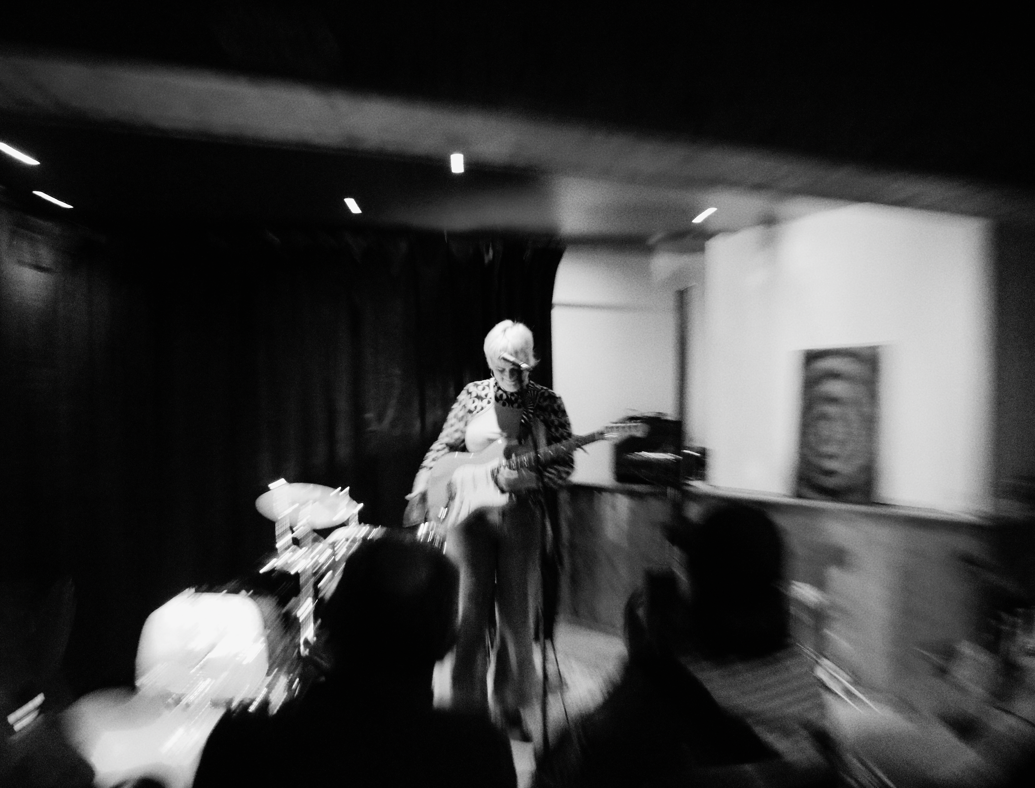 MO MOON @ SHOWCASE #004 [DNA café bar // may 05 2026]