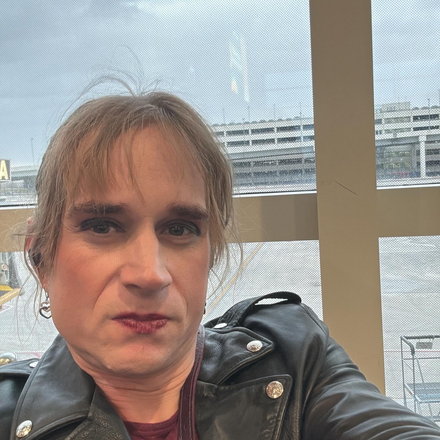 i am at the airport waiting to move to Portland. My final trip from my old home to my new one.
To all my Michigan friends, i love you all so much!! i am going to miss you all. I told a close friend of mine this was the hardest time in my life but you