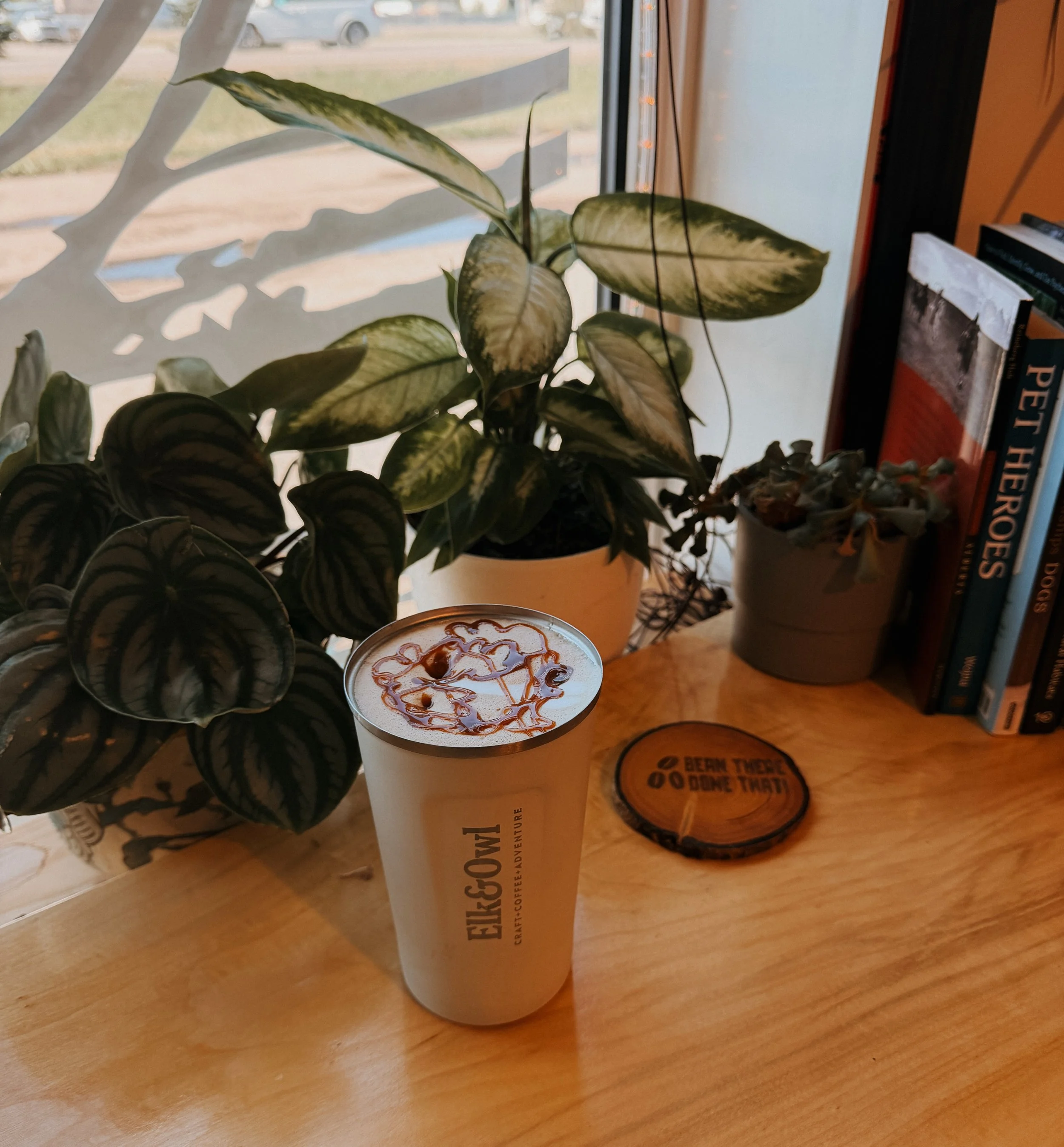 You already know what day it is😏 

Macchiato Fridayyyy ☕️
One of our most popular drinks, come try for yourself- Iced or hot!! 

Come see us until 4 all weekend! 

☀️SUMMER HOURS☀️
Wednesday: 8am-4pm 
Thursday: Closed 
Friday: 8am-4pm 
Saturday: 9am