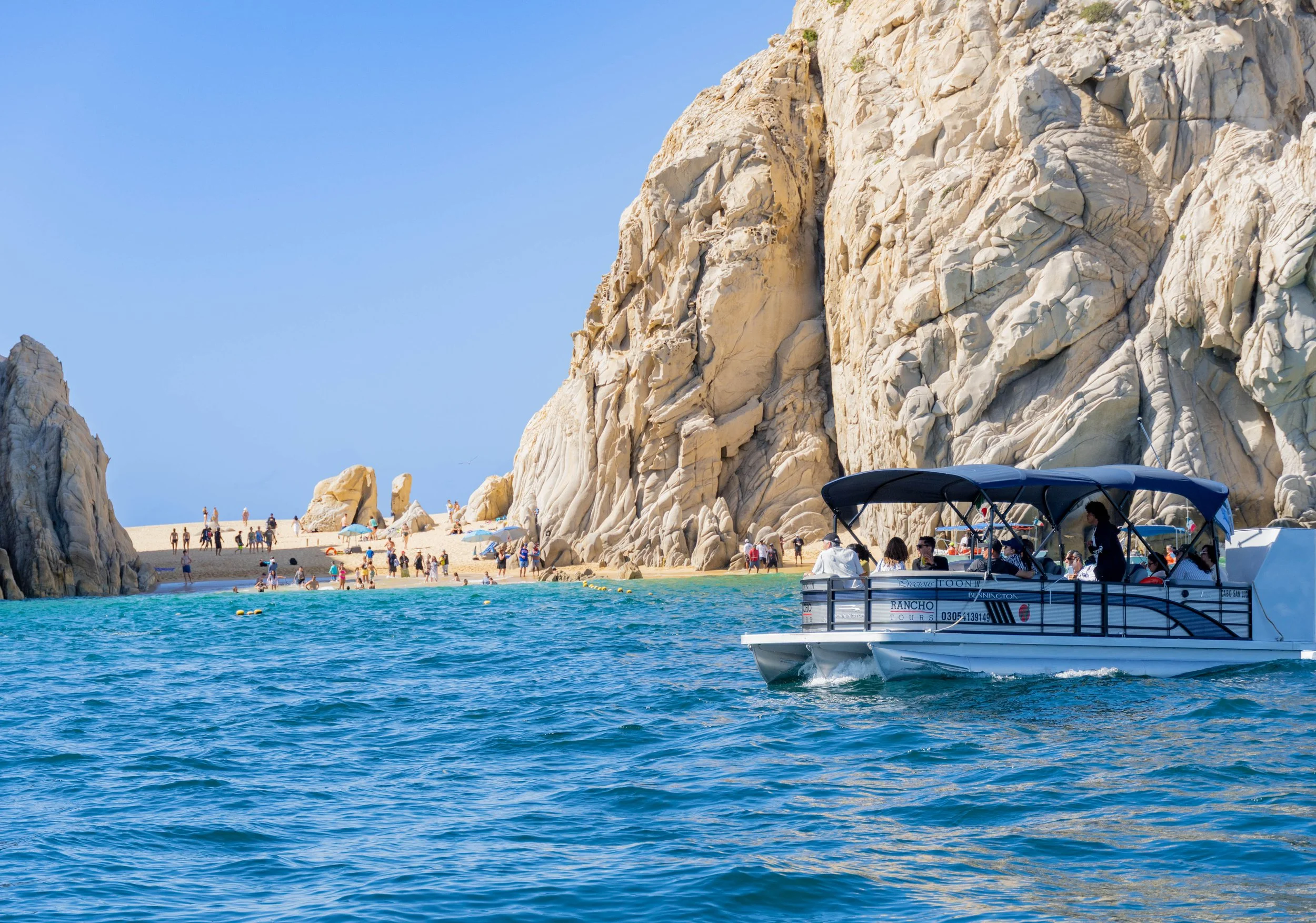 Luxury Boat Trip to the Arch Image 6