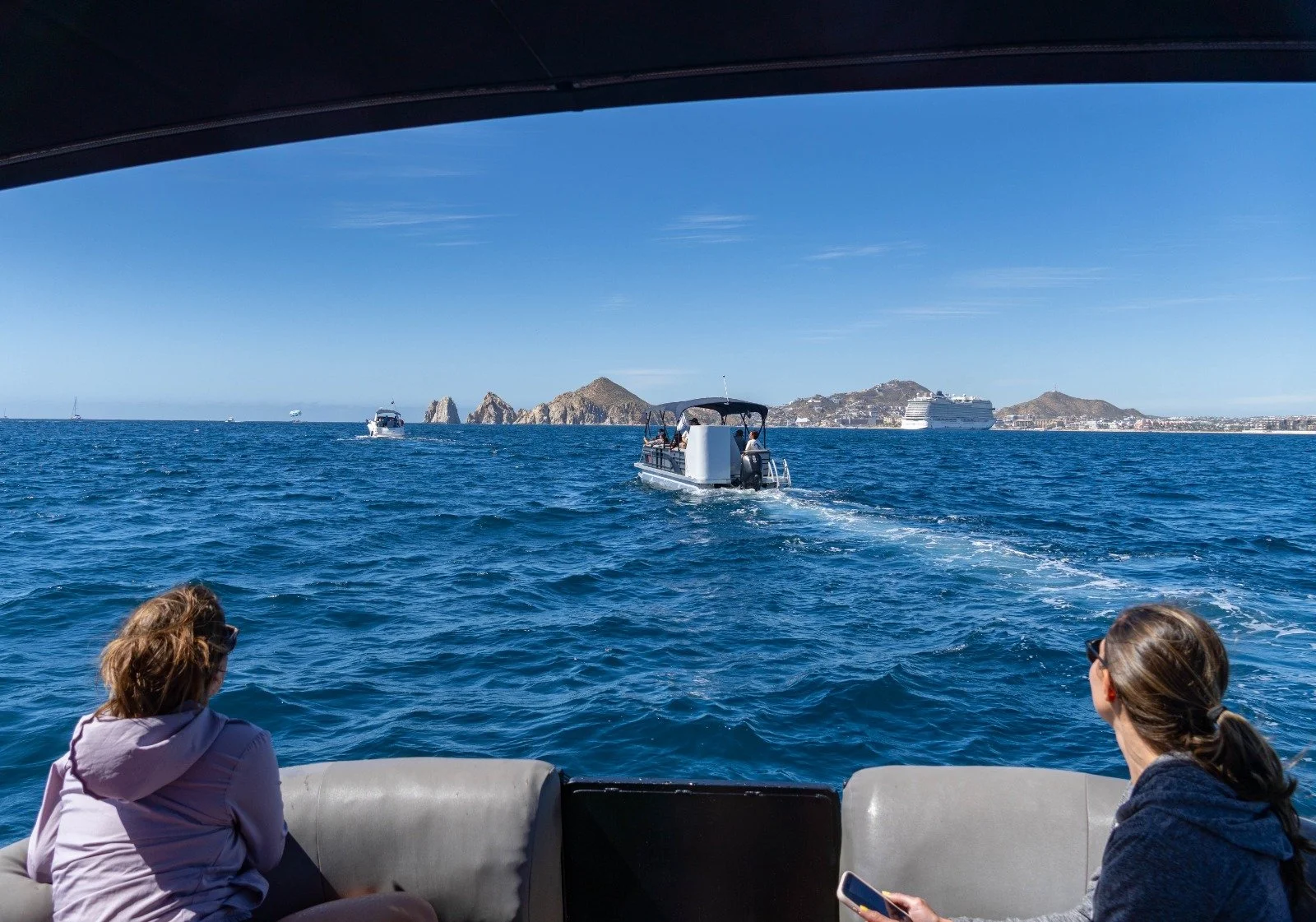 Luxury Boat Trip to the Arch Image 7