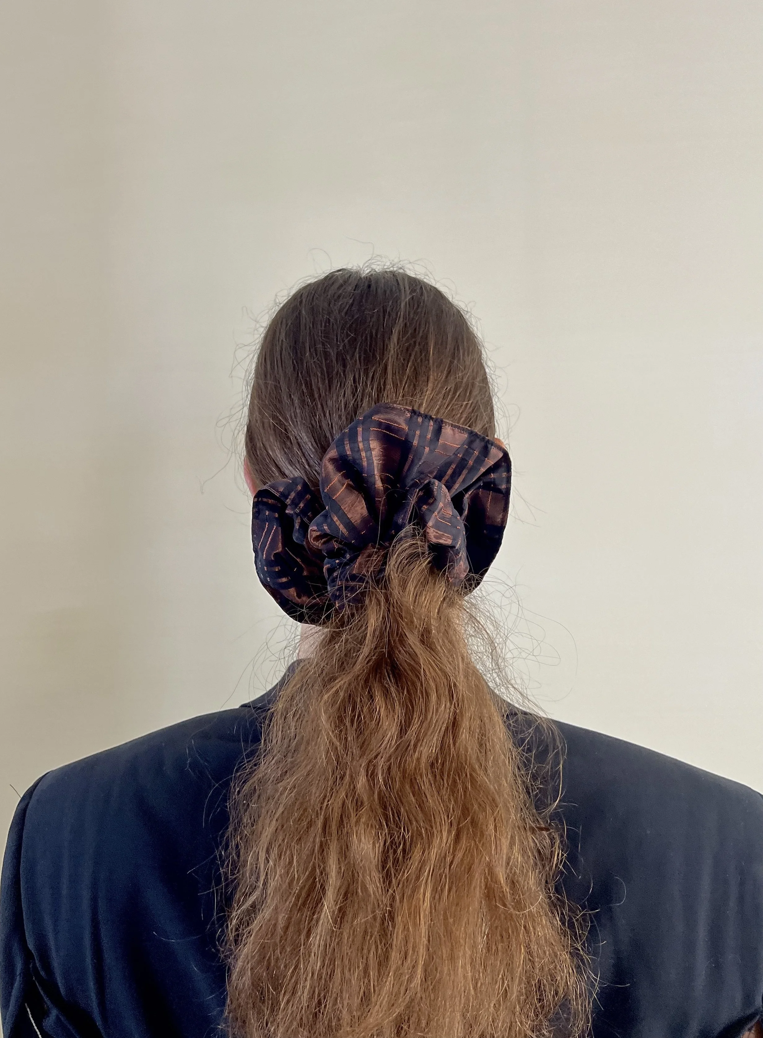 Full-Blown Scrunchie Brown Carré