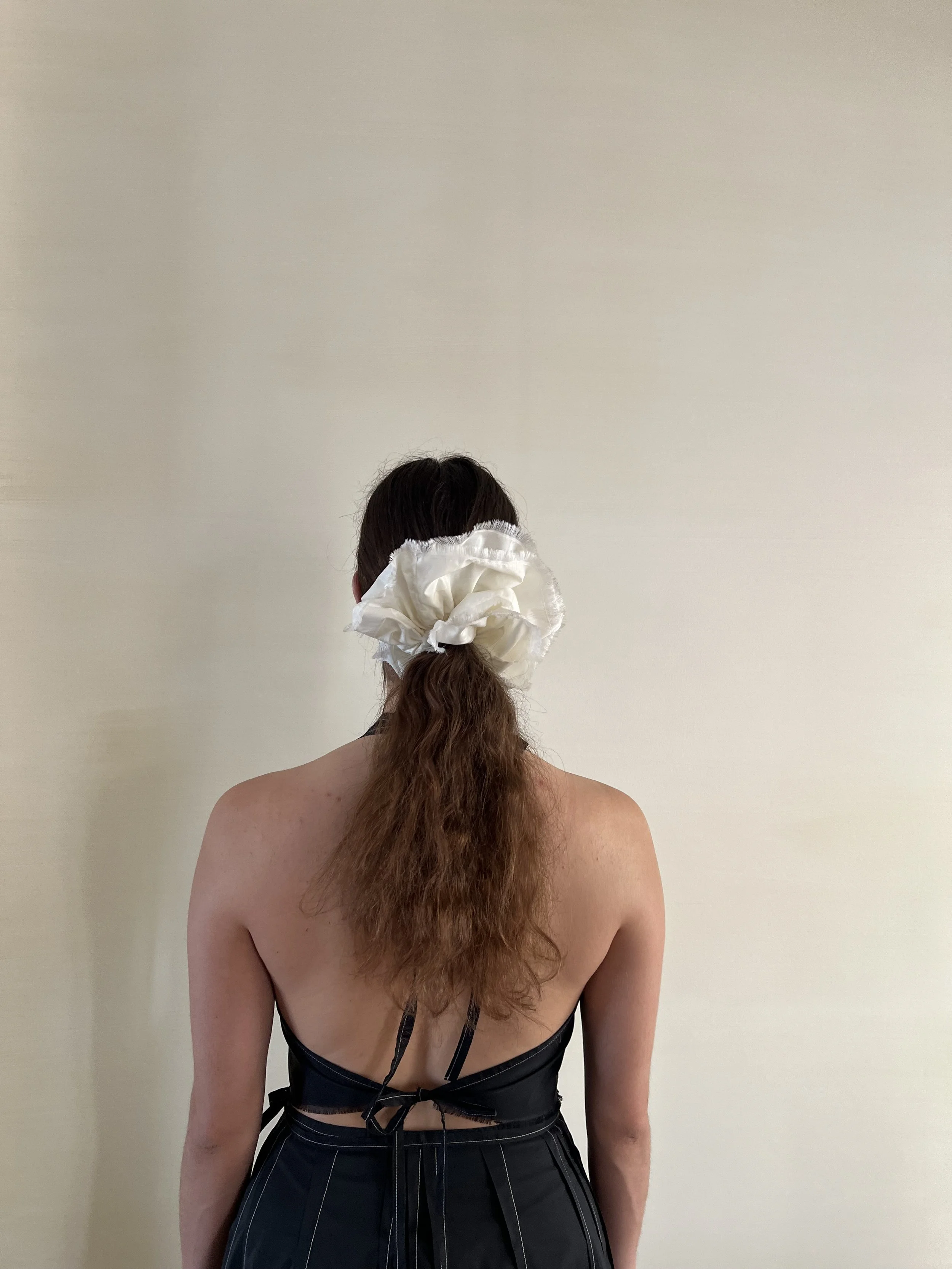 WONDER Open-Faced Scrunchie Crème Moiré