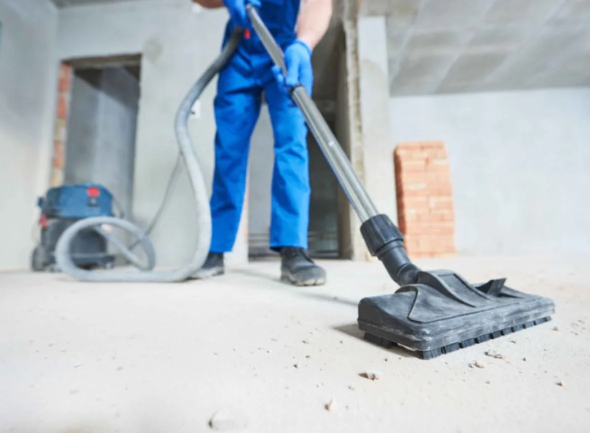 TEMAS bietet zuverlässige und fachgerechte Baureinigung in Nürnberg und Umgebung.
Wir sorgen dafür, dass Neubauten, Umbauten und Sanierungsobjekte sauber, sicher und bezugsfertig übergeben werden können.