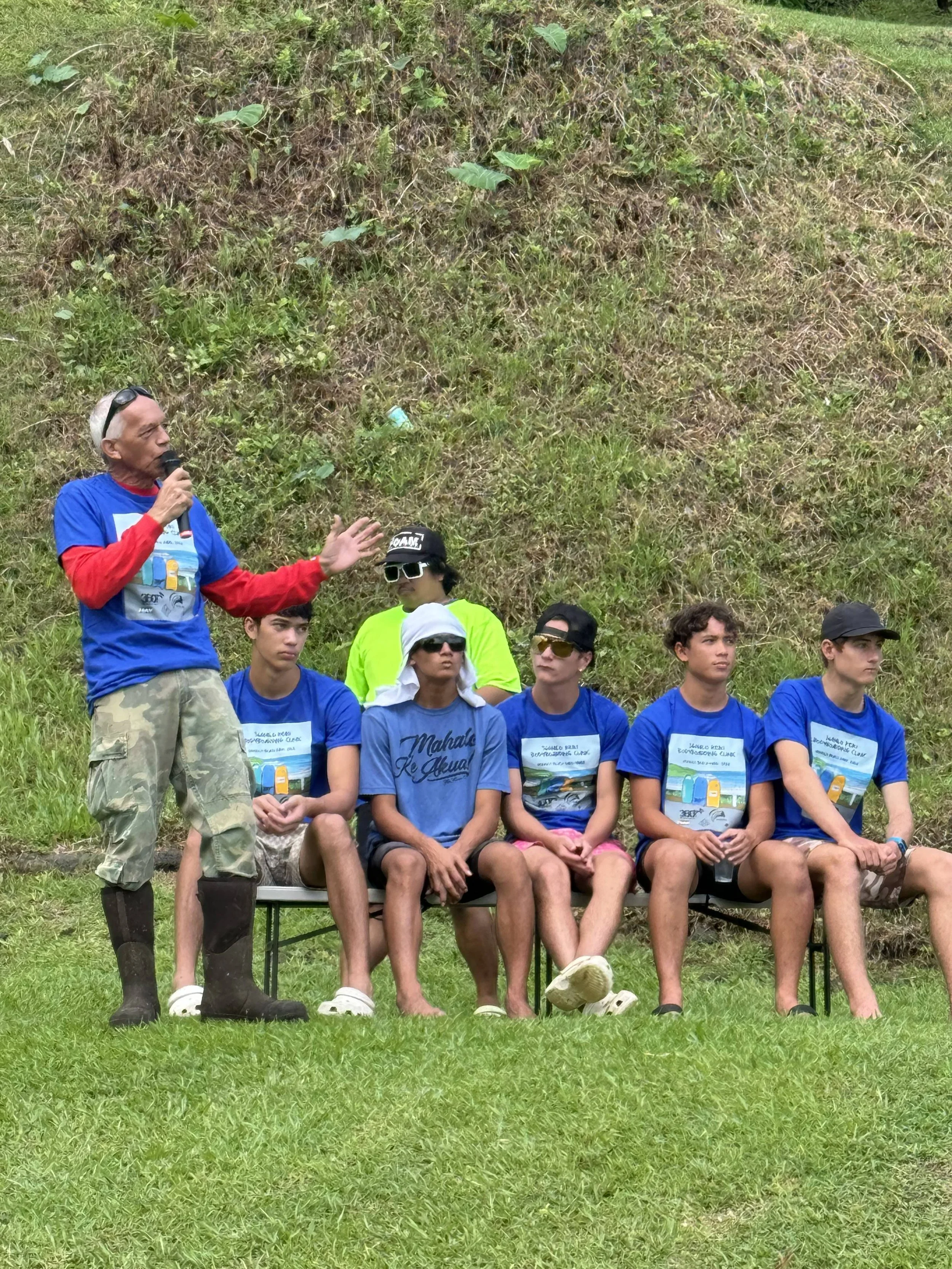 Uncle Skibbs gives the history of Honoliʻi Paka to the keiki at our very first 360Hilo Keiki Bodyboarding Clinic held on November 16, 2024 at Honoliʻi Paka